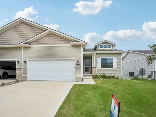 1264 S Maycomb Drive, West Des Moines, IA 50266