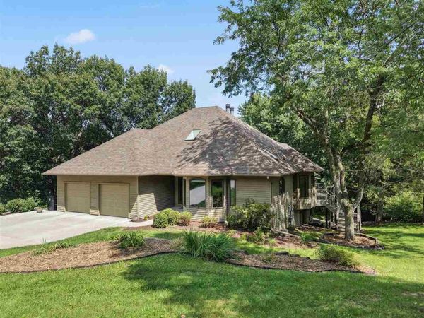 20 NE East View Pl, Iowa City, IA 52240
