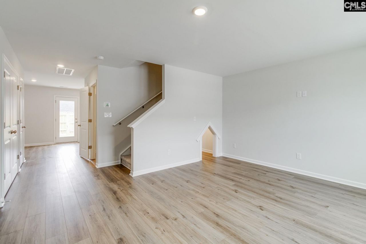 3046 Harborview Drive Photo 4