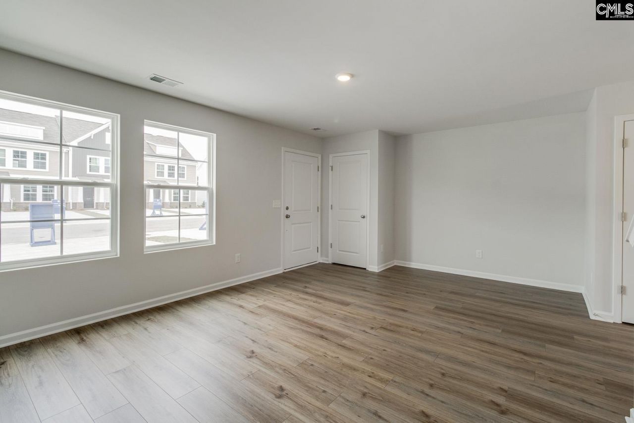 3046 Harborview Drive Photo 6