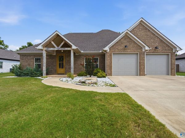 1211 Glendora Avenue, Tuscumbia, AL 35674