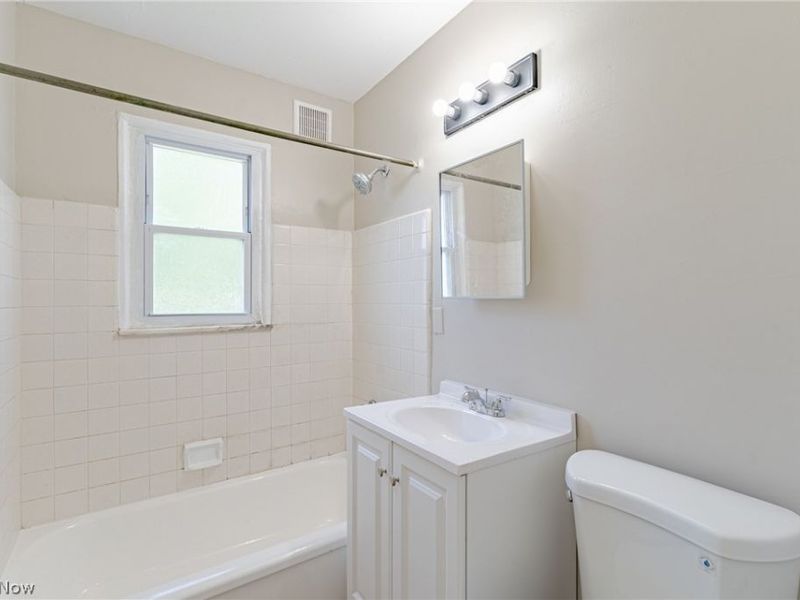 20211 Longbrook Road, Warrensville Heights, OH 44128 Photo 12