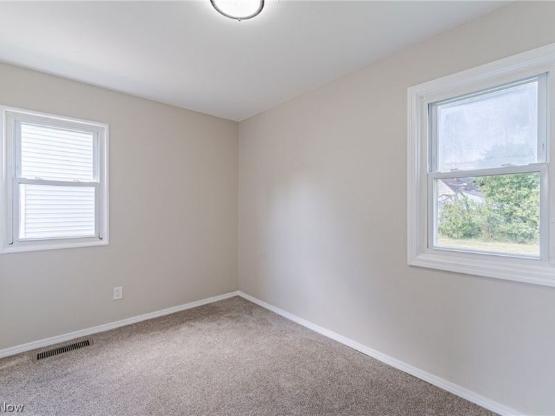 20211 Longbrook Road, Warrensville Heights, OH 44128 Photo 13