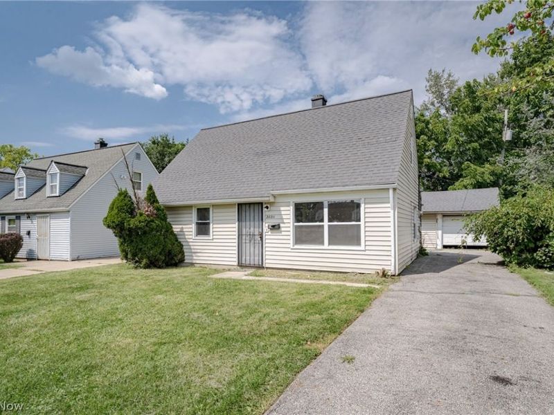 20211 Longbrook Road, Warrensville Heights, OH 44128 Photo 2