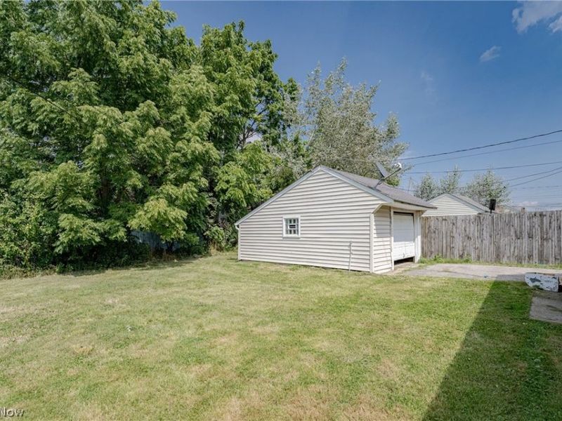 20211 Longbrook Road, Warrensville Heights, OH 44128 Photo 21
