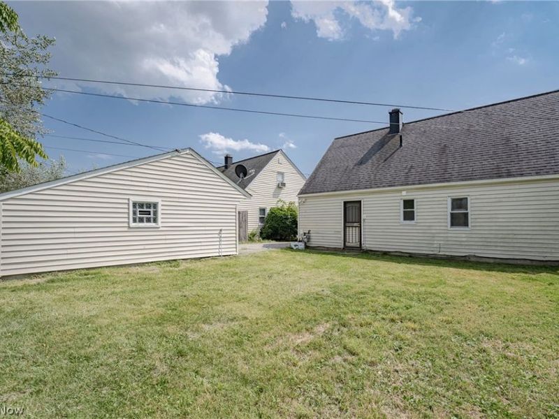 20211 Longbrook Road, Warrensville Heights, OH 44128 Photo 22