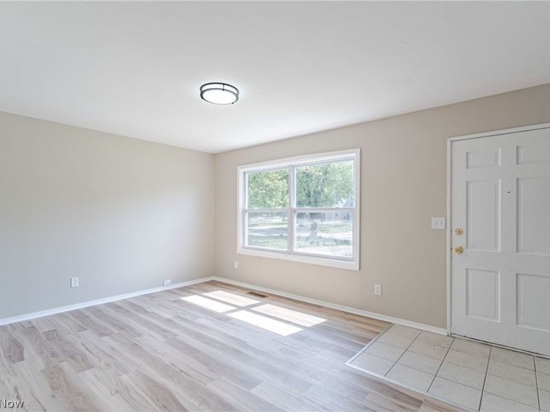 20211 Longbrook Road, Warrensville Heights, OH 44128 Photo 3