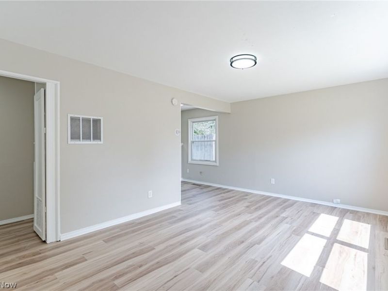 20211 Longbrook Road, Warrensville Heights, OH 44128 Photo 4