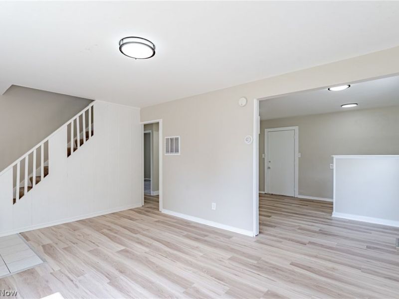 20211 Longbrook Road, Warrensville Heights, OH 44128 Photo 5