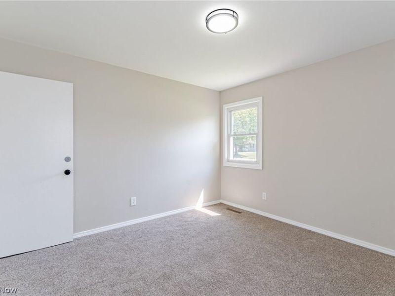 20211 Longbrook Road, Warrensville Heights, OH 44128 Photo 9