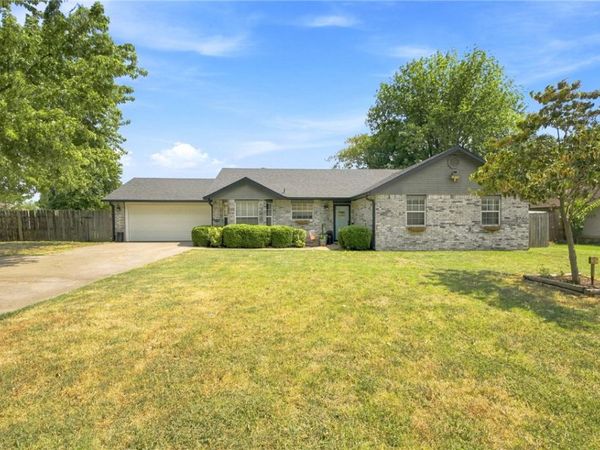 674 Zachary Street , Centerton, AR 72719
