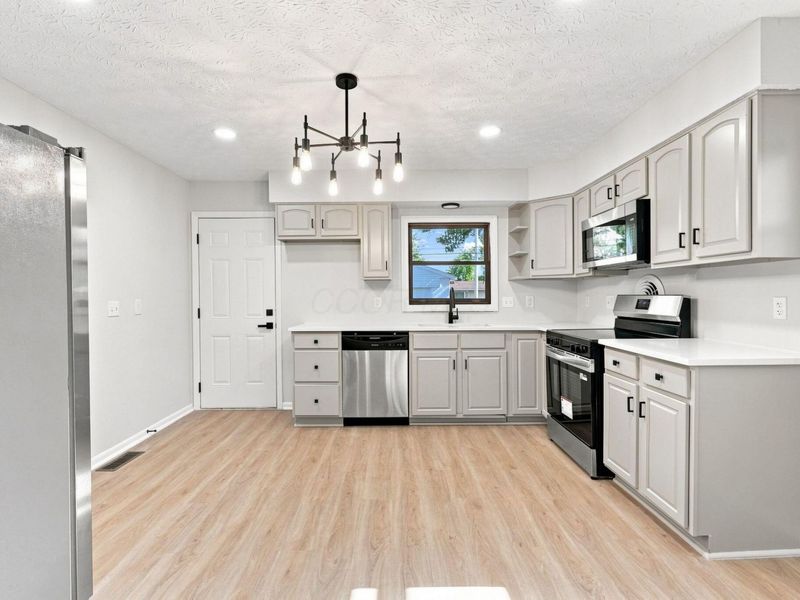 1554 Argus Road, Columbus, OH 43227 Photo 10