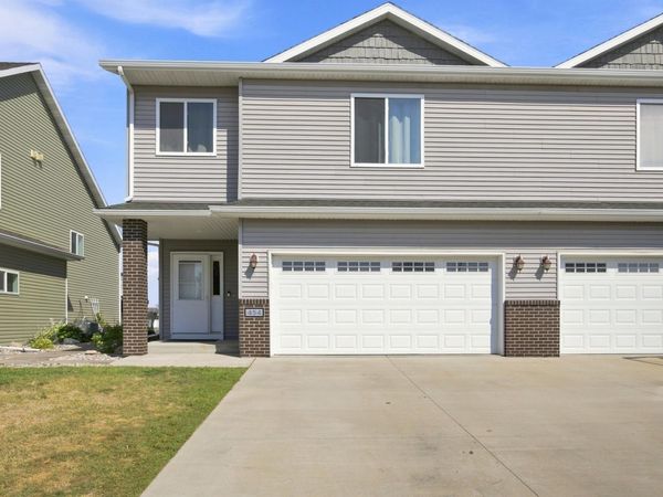 454 Foxtail Drive E, West Fargo, ND 58078