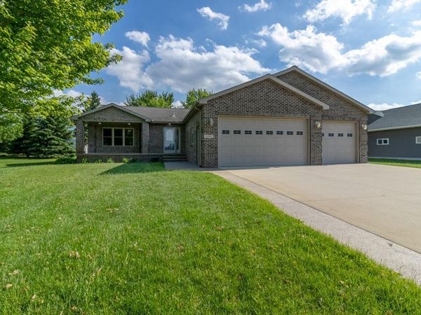12991 Meadow Creek Drive, New Ulm, MN 56073