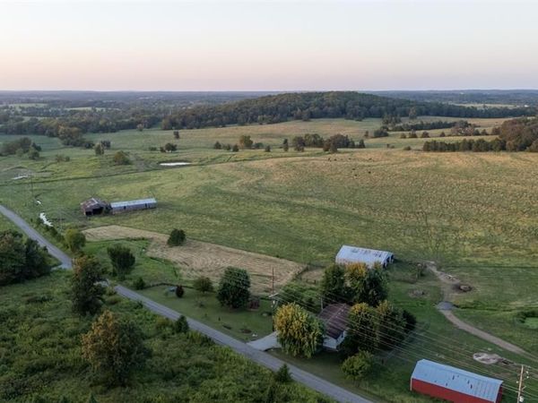 1974 Old Fredericktown Road, Farmington, MO 63640