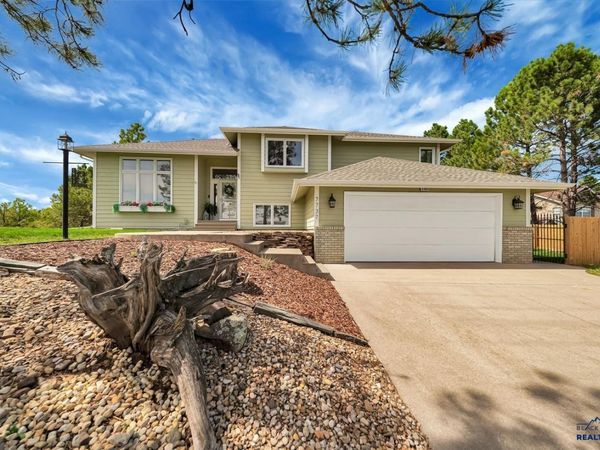 7737 COLUMBINE CT, Rapid City, SD 57702