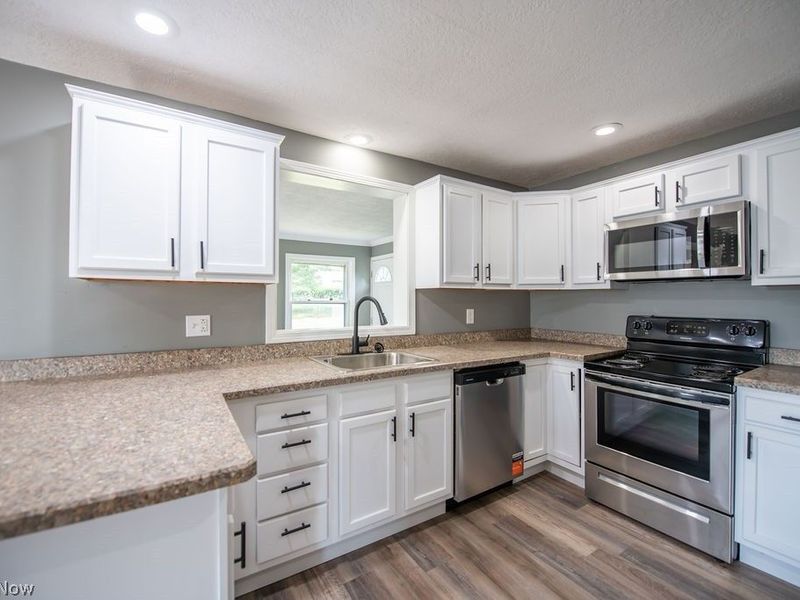 2415 Snyder Avenue NE, Canton, OH 44714 Photo 18