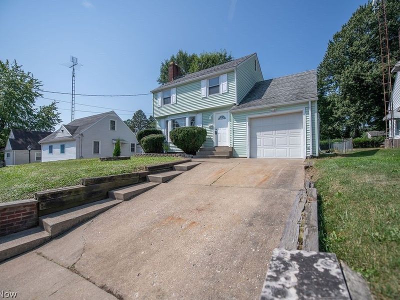 2415 Snyder Avenue NE, Canton, OH 44714 Photo 3