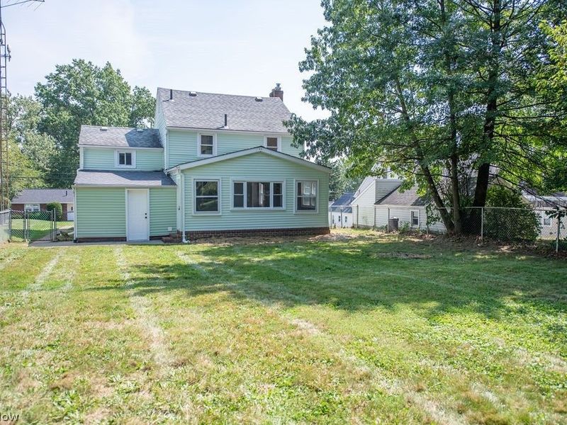 2415 Snyder Avenue NE, Canton, OH 44714 Photo 6