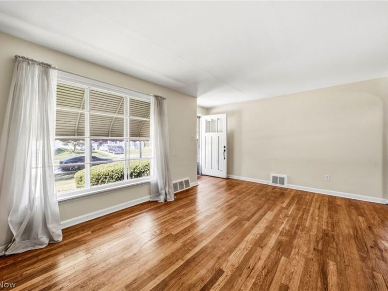 1613 Temple Avenue, Mayfield Heights, OH 44124 Photo 4