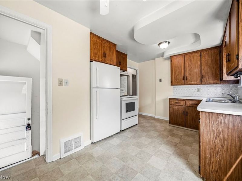 1613 Temple Avenue, Mayfield Heights, OH 44124 Photo 7