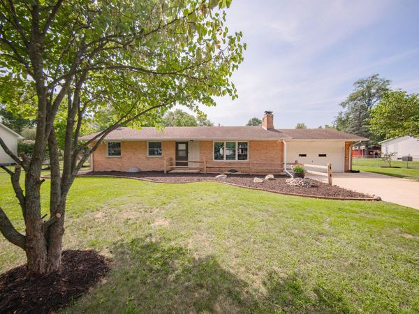 3427 W Shiawassee Avenue, Fenton, MI 48430