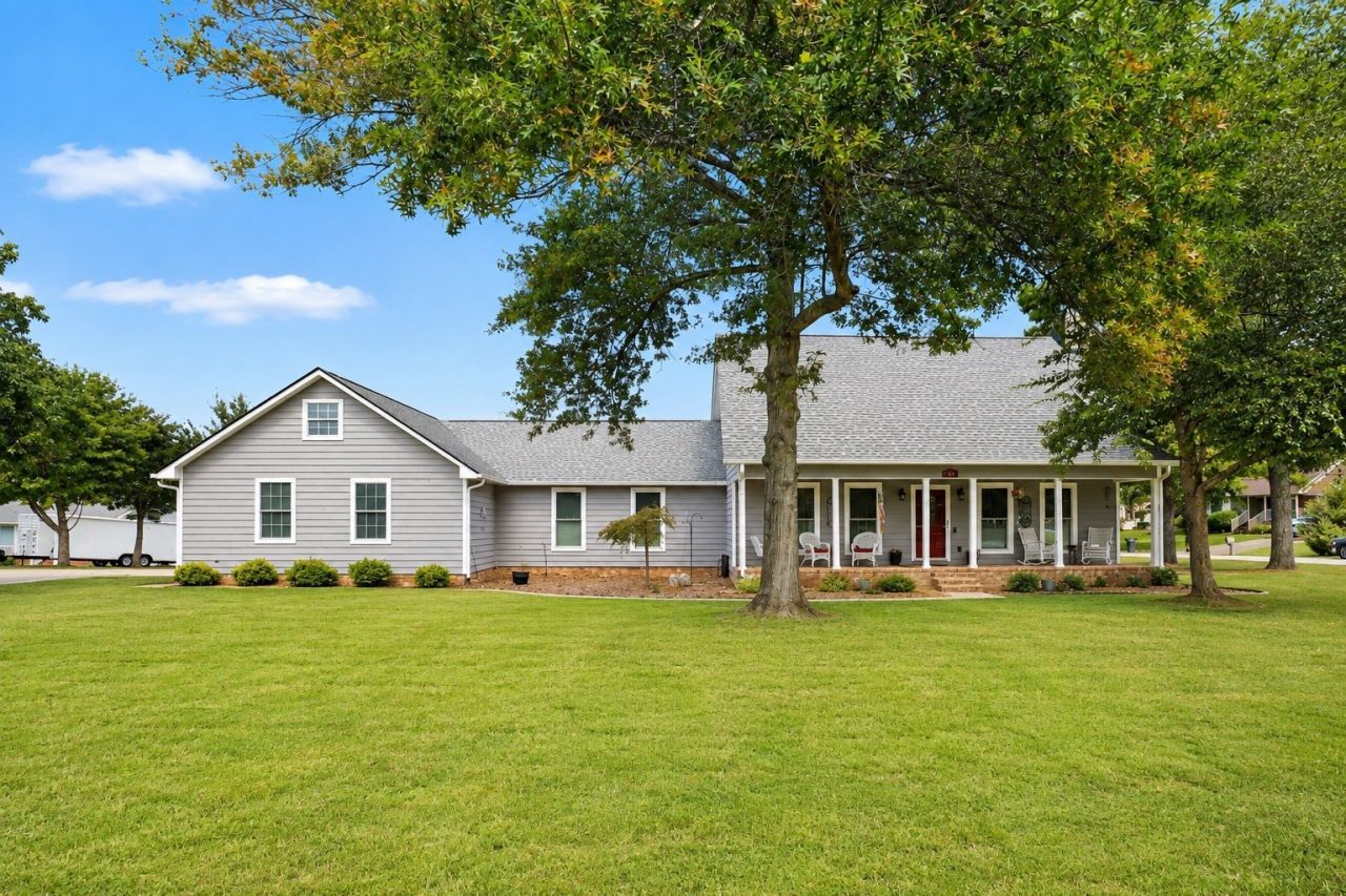 100 Westbrook Ct, Columbia, TN 38401 Main Photo