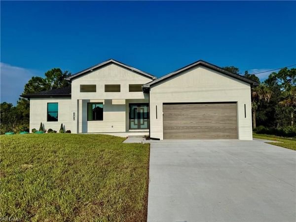 805 Lincoln AVE , LEHIGH ACRES, FL 33972