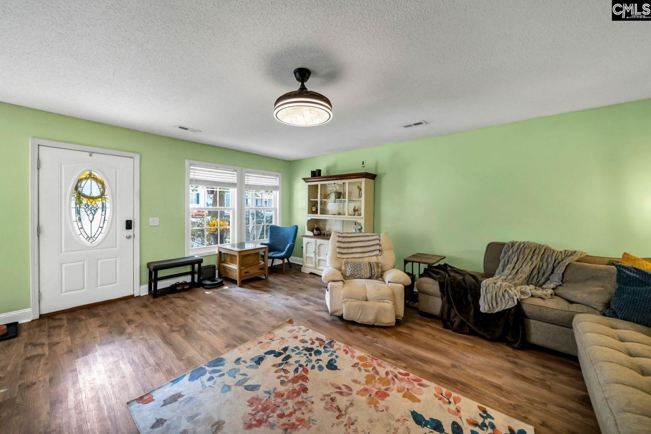253 Montclaire Circle Photo 4