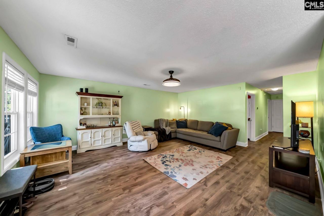 253 Montclaire Circle Photo 5