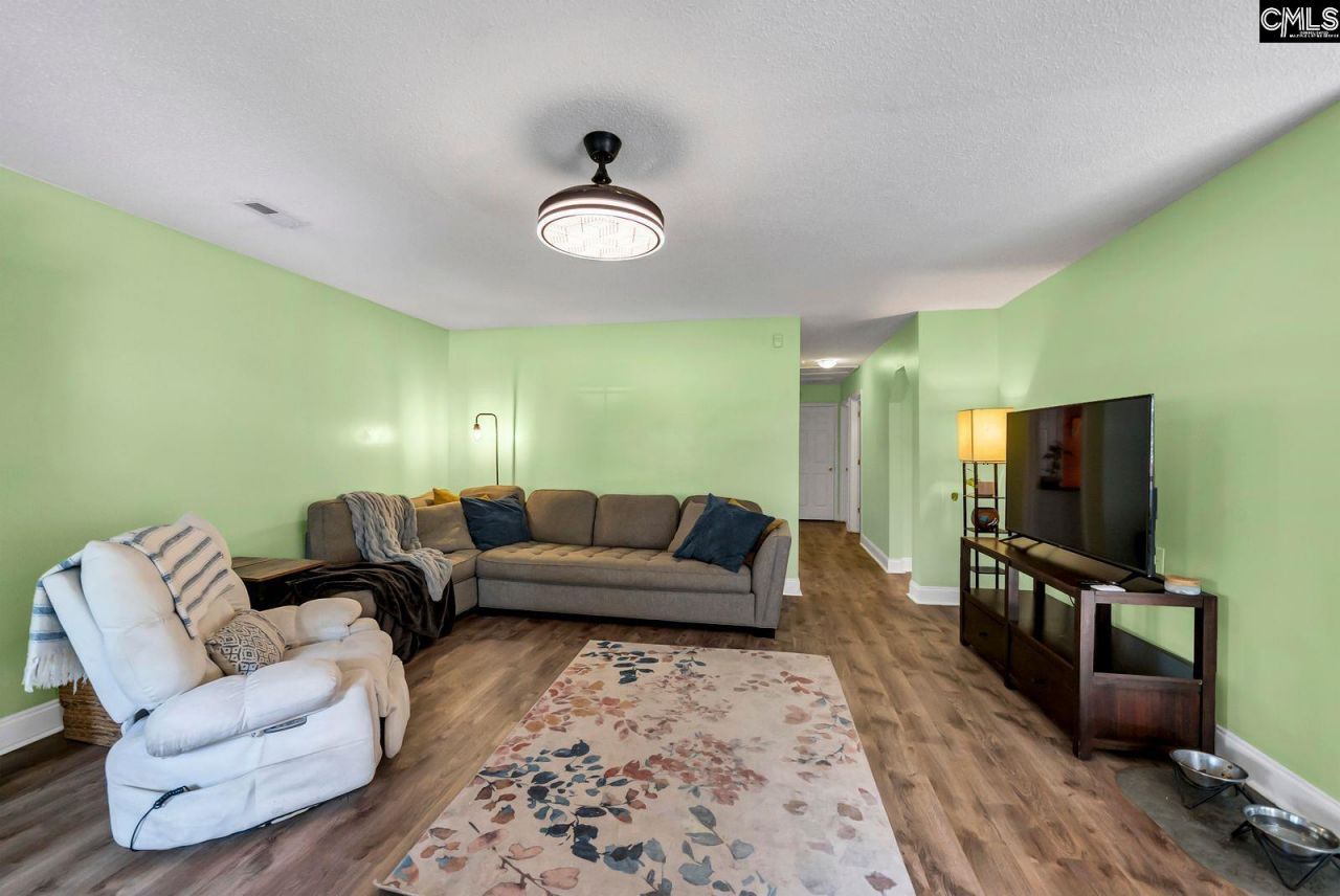 253 Montclaire Circle Photo 6