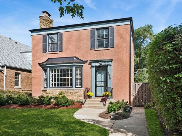 1615 Dobson Street, Evanston, IL 60202