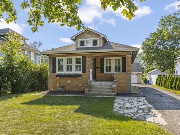 1002 N President Street , Wheaton, IL 60187