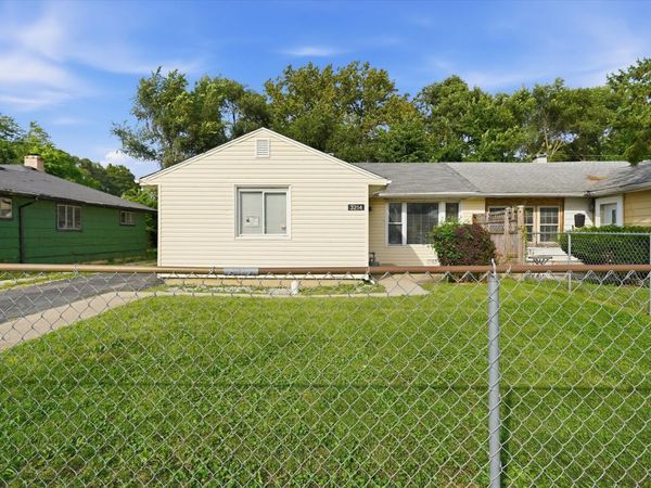 3214 Mcbreen Avenue , Robbins, IL 60472