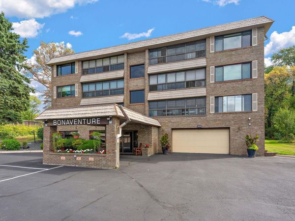 3090 Lexington Avenue N, Unit B5, Roseville, MN 55113