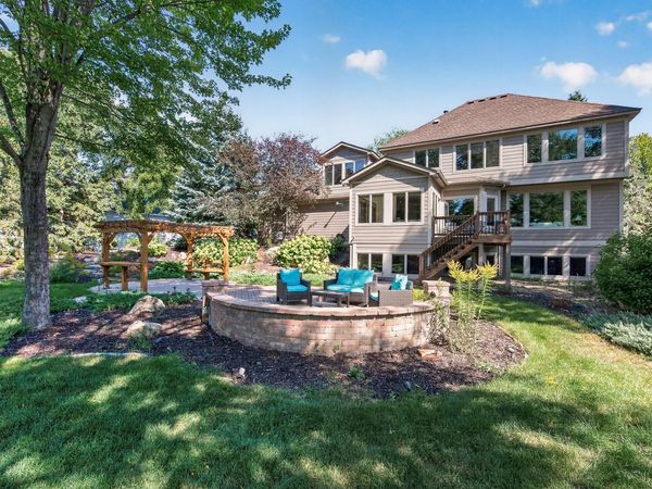 3034 Edgewater Drive , Woodbury, MN 55125