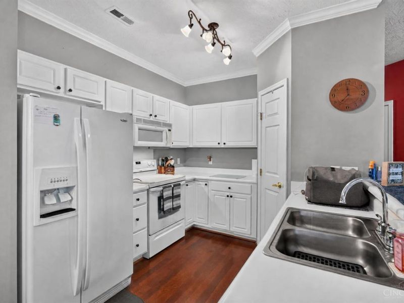 5413 Michelles Oak Court, Unit E, Green Township, OH 45248 Photo 15