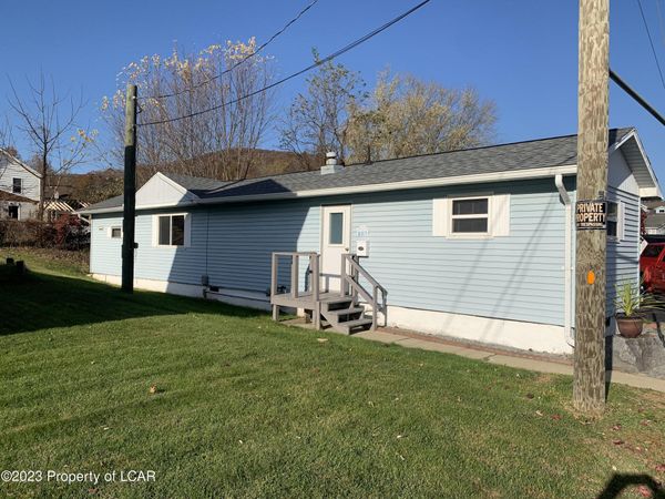 587 1/2 W Sperling Street, West Wyoming, PA 18644