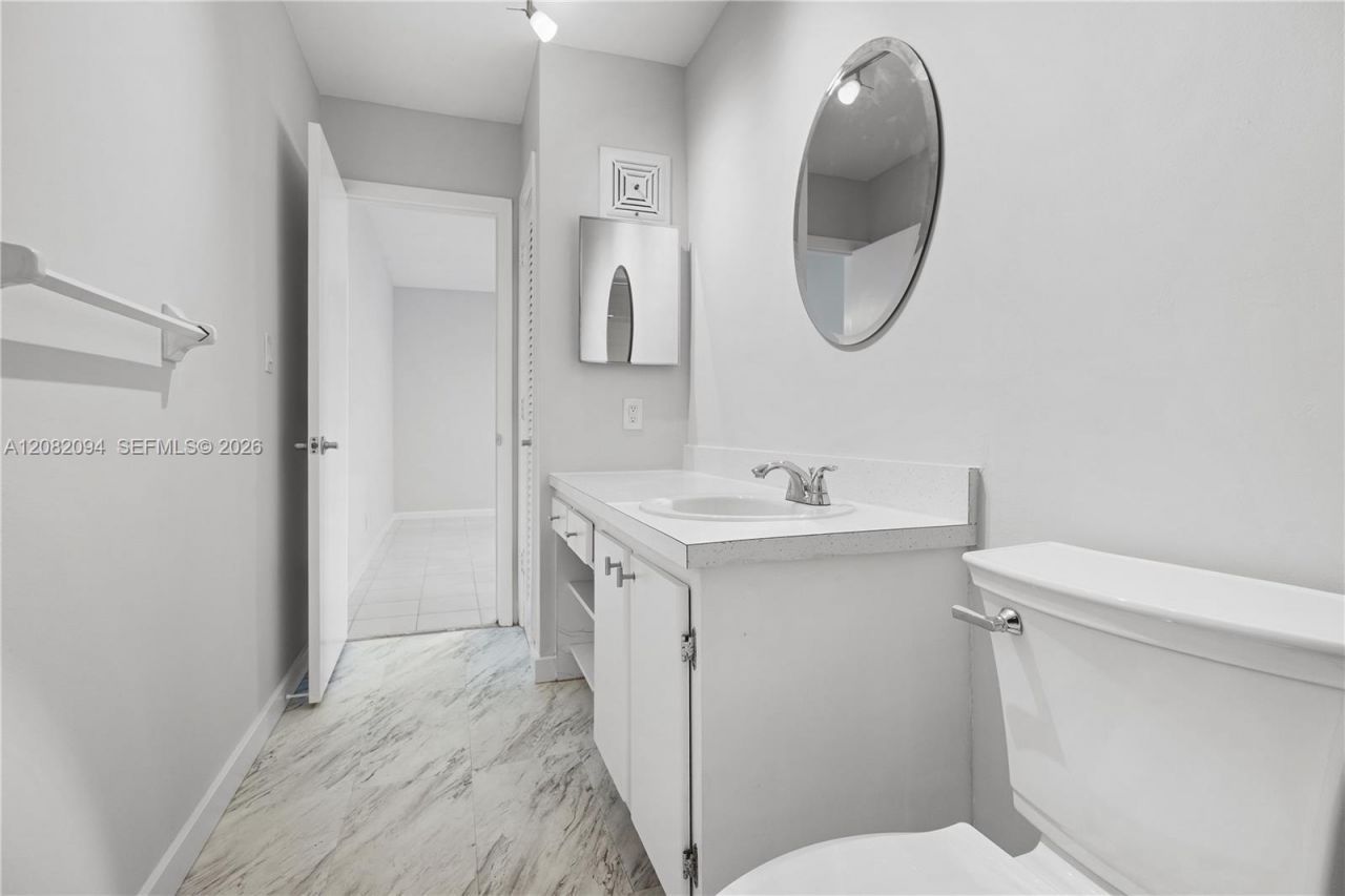 3040 NE 16th Ave , Unit 104, Oakland Park, FL 33334 Photo