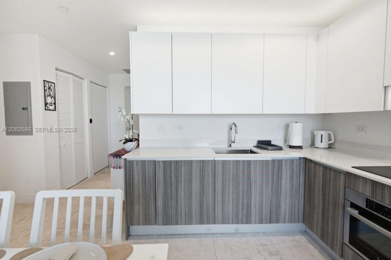 239 SW 9th , Unit 1704, Miami, FL 33130 Photo