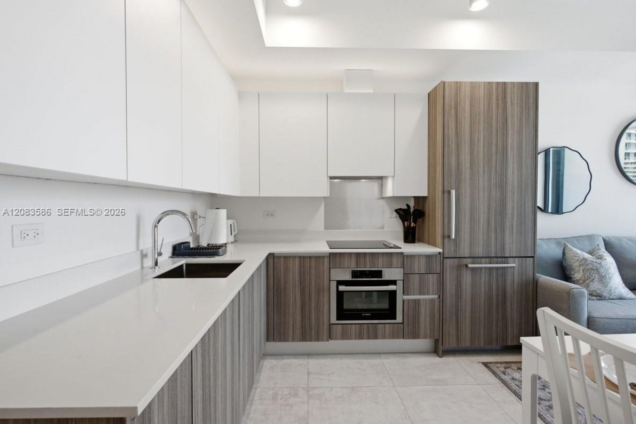 239 SW 9th , Unit 1704, Miami, FL 33130 Photo
