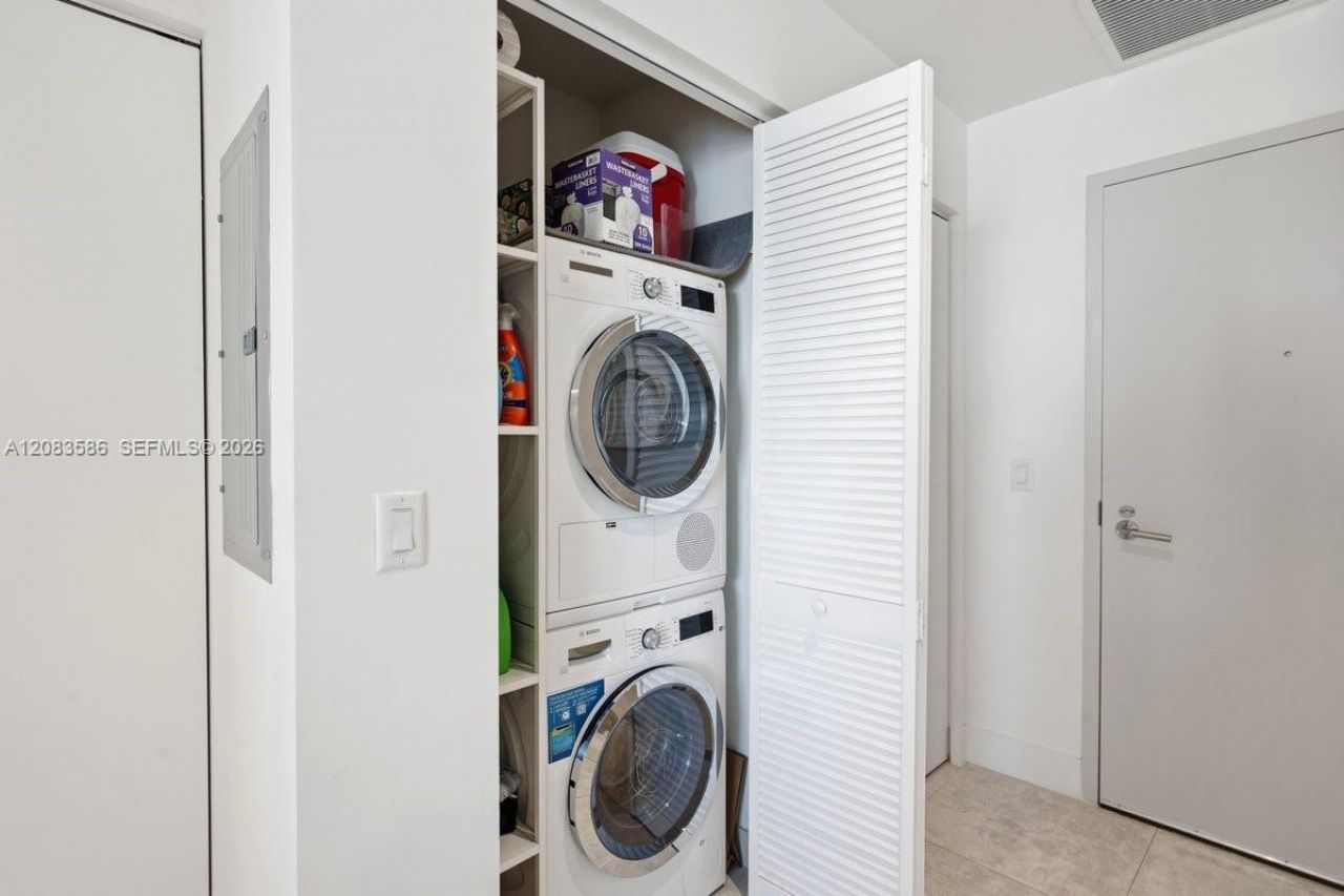 239 SW 9th , Unit 1704, Miami, FL 33130 Photo