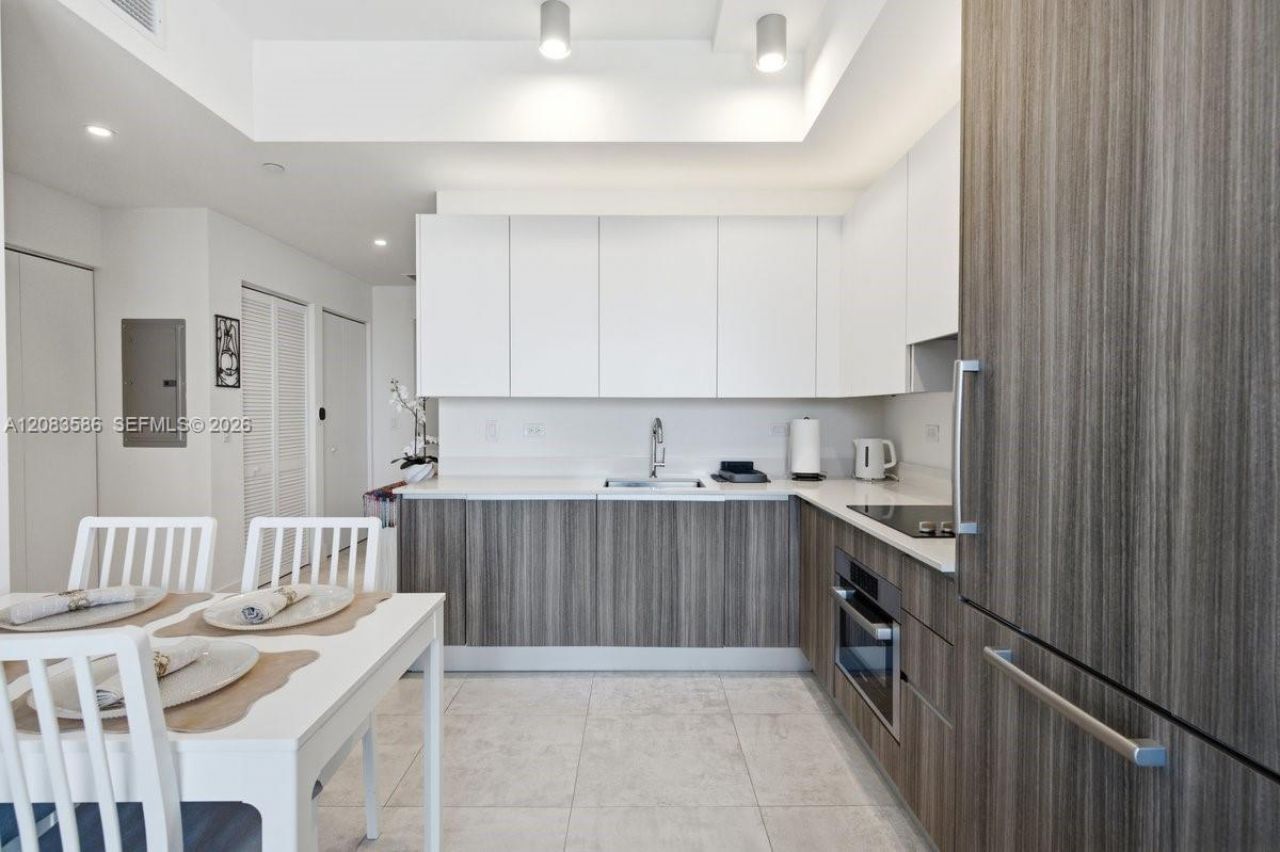239 SW 9th , Unit 1704, Miami, FL 33130 Photo