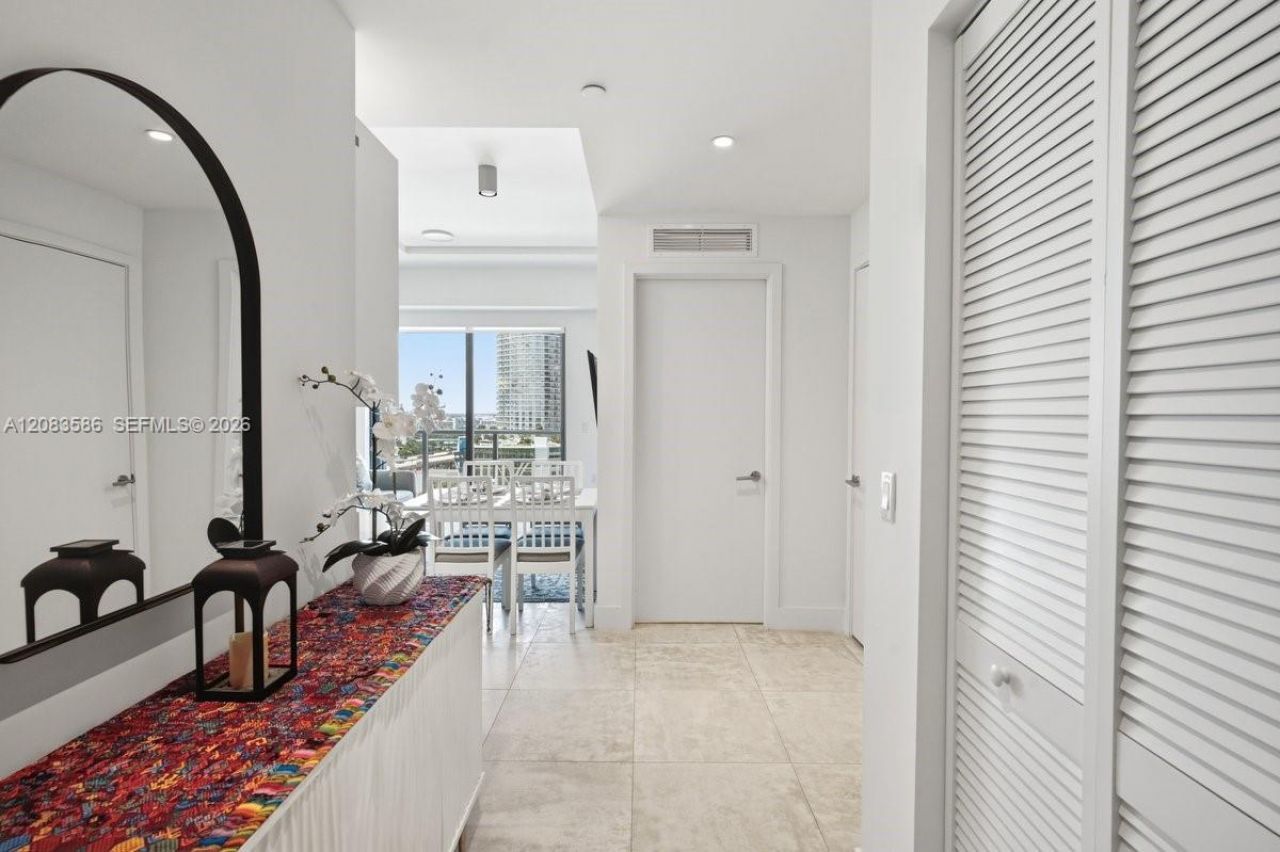 239 SW 9th , Unit 1704, Miami, FL 33130 Photo