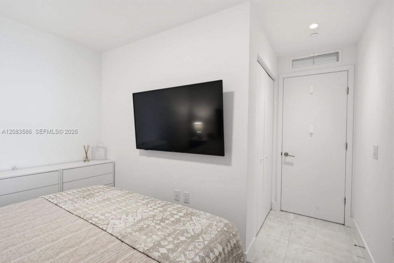 239 SW 9th , Unit 1704, Miami, FL 33130 Photo