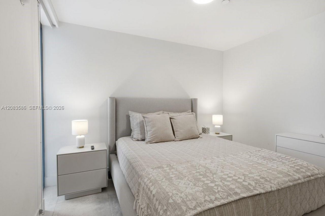 239 SW 9th , Unit 1704, Miami, FL 33130 Photo