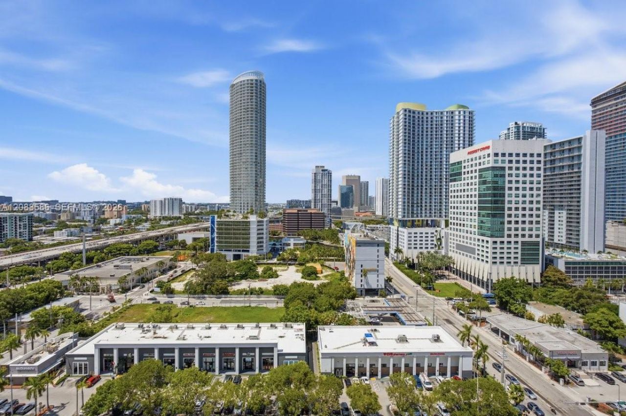 239 SW 9th , Unit 1704, Miami, FL 33130 Photo