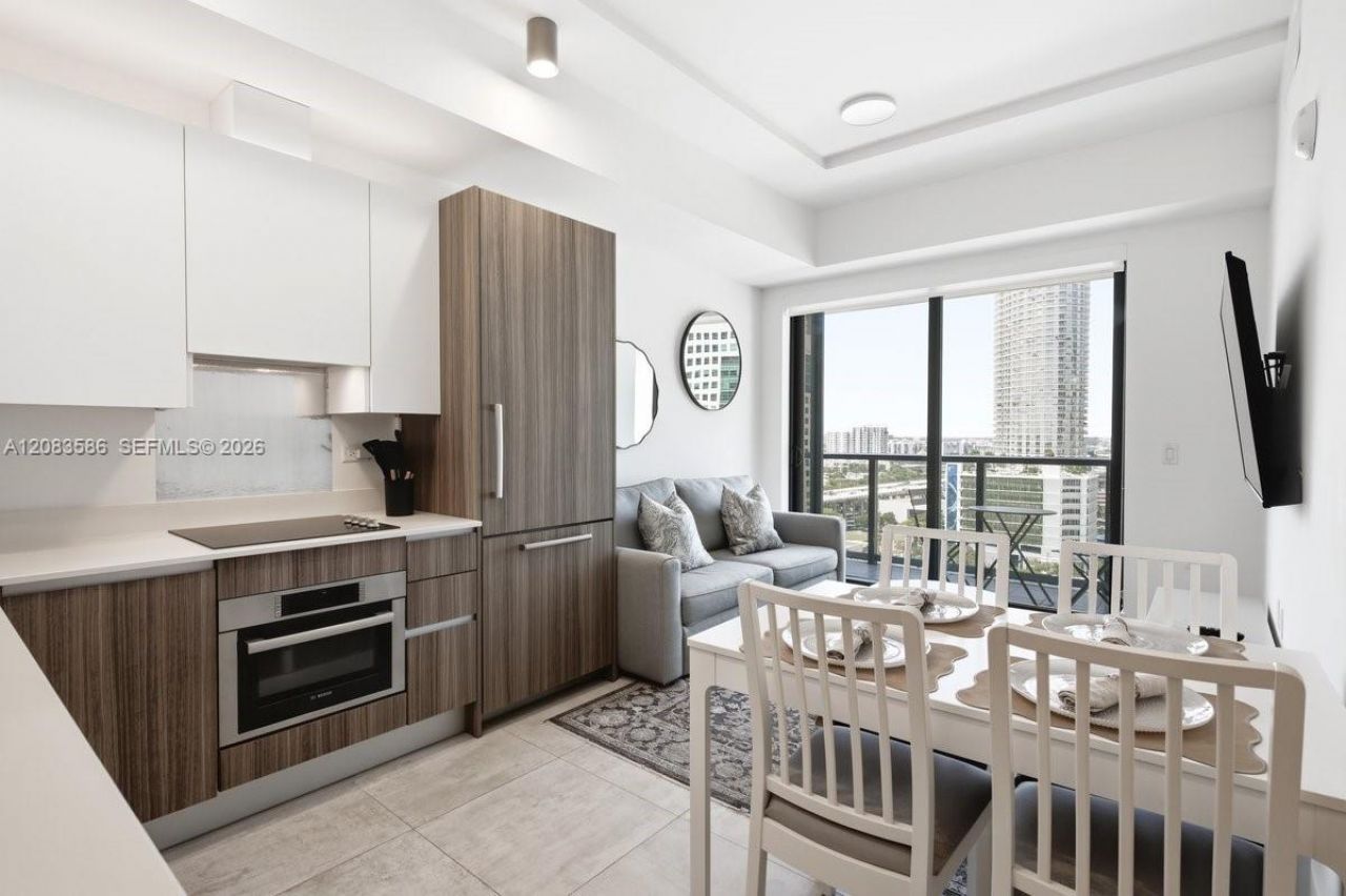 239 SW 9th , Unit 1704, Miami, FL 33130 Photo