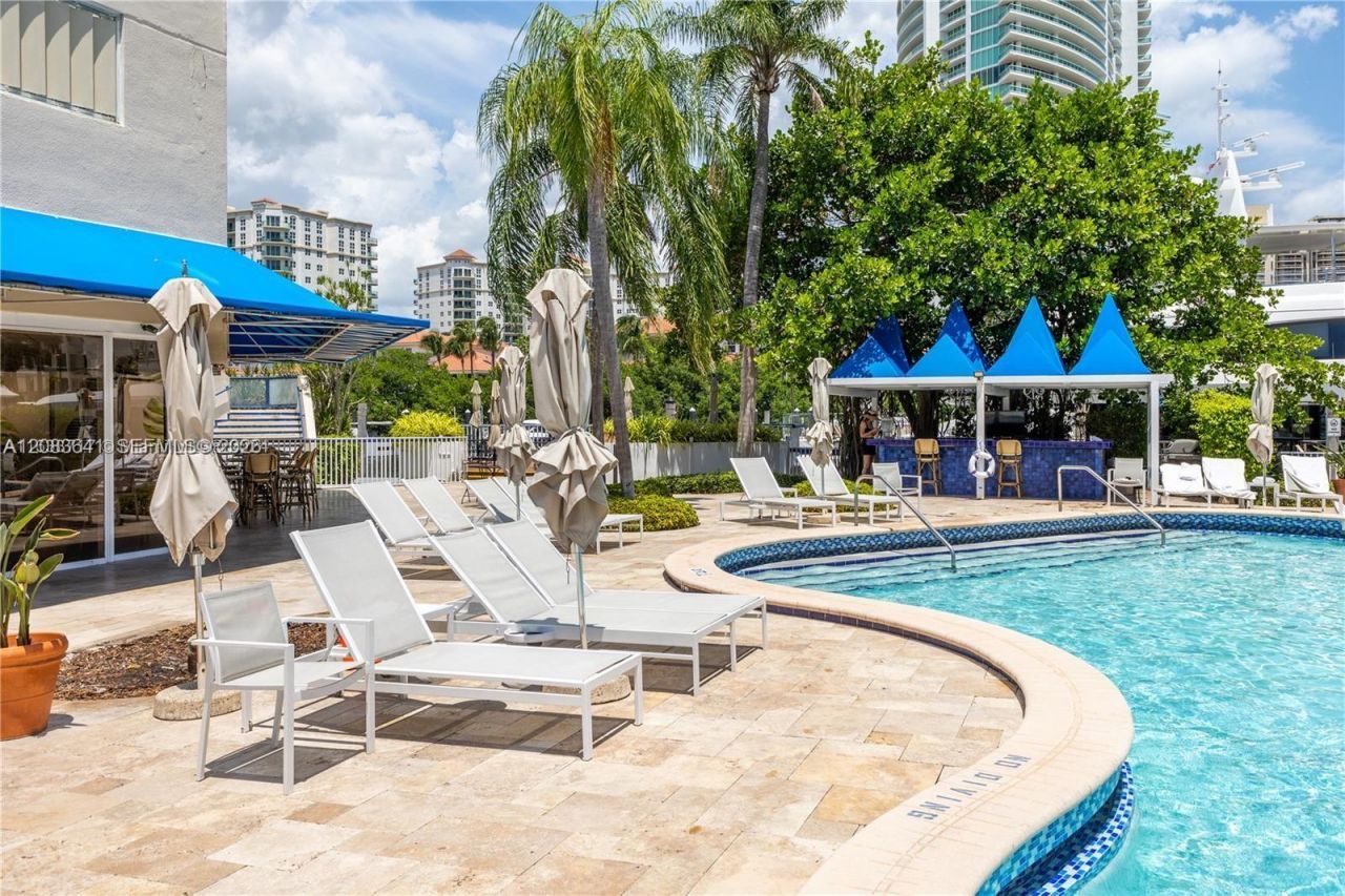 19707 Turnberry Way , Unit 4L, Aventura, FL 33180 Photo