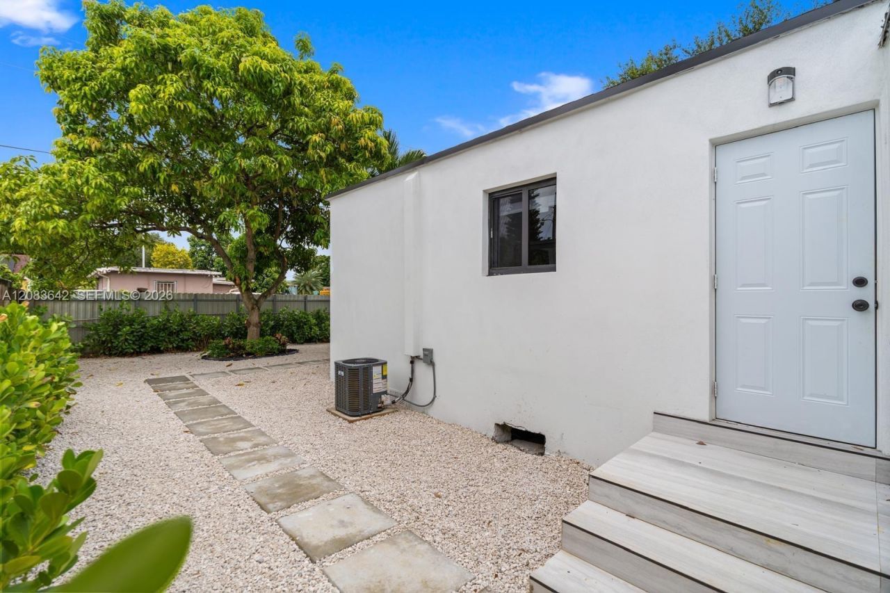 401 NW 81st St , Unit 401, Miami, FL 33150 Photo